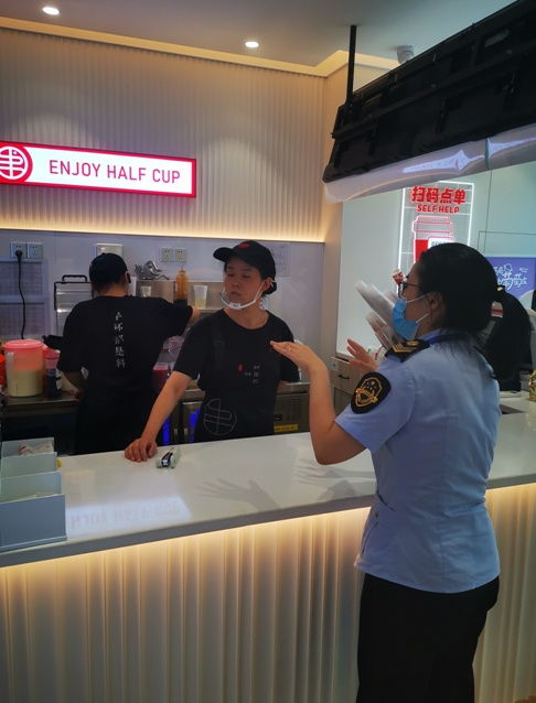 周三“查”餐廳，守護(hù)“舌尖上的安全”——聚焦網(wǎng)絡(luò)餐飲服務(wù)食品安全專項(xiàng)檢查